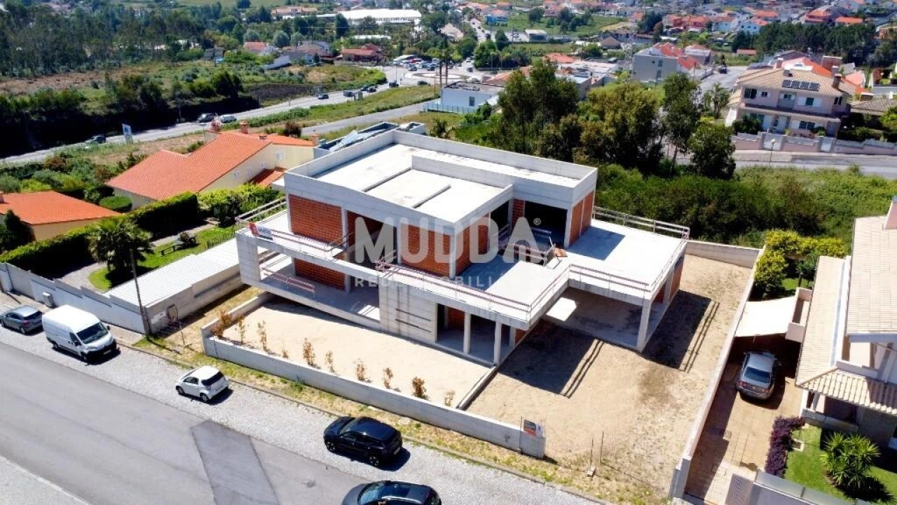 Moradia T4 para Venda em Escapães Foto 5