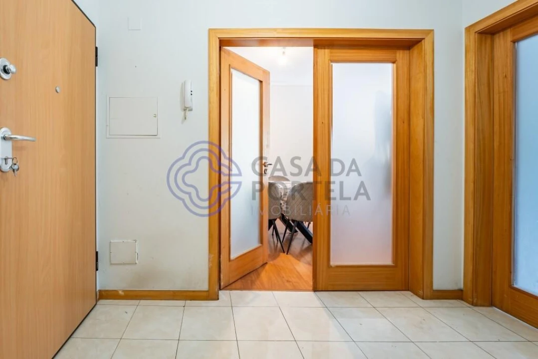Apartamento T2 para Venda em Canelas Foto 3