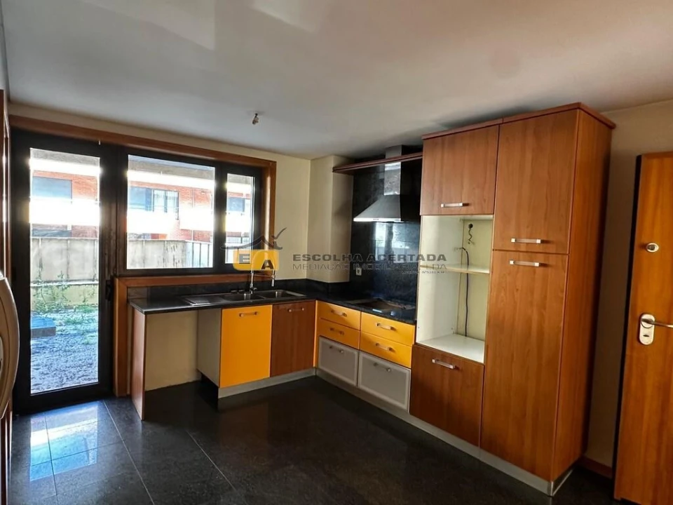 Apartamento T5 para Venda em Paranhos Foto 5