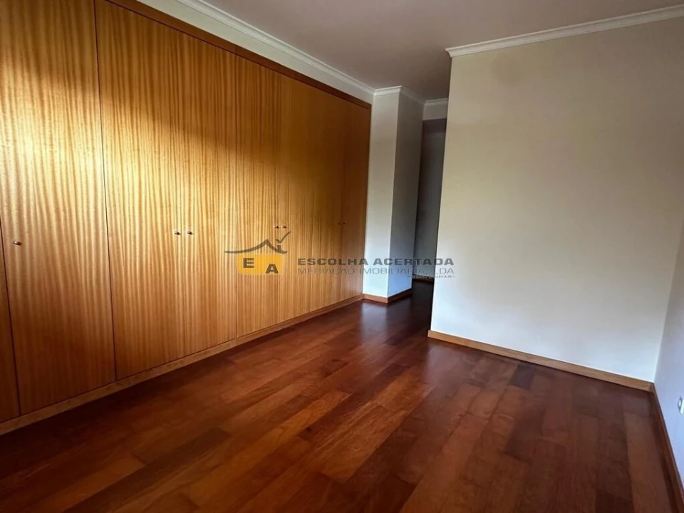Apartamento T5 para Venda em Paranhos Foto 26
