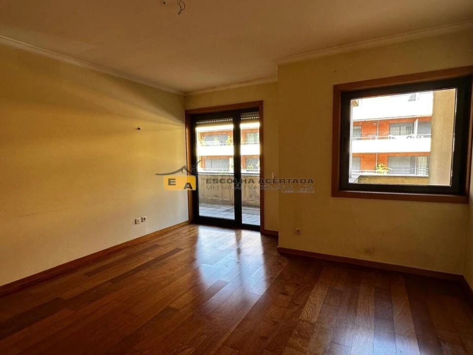 Apartamento T5 para Venda em Paranhos Foto 33