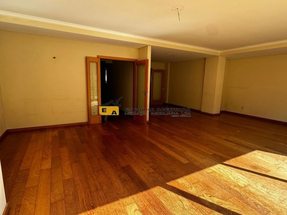 Apartamento T5 para Venda em Paranhos Foto 9