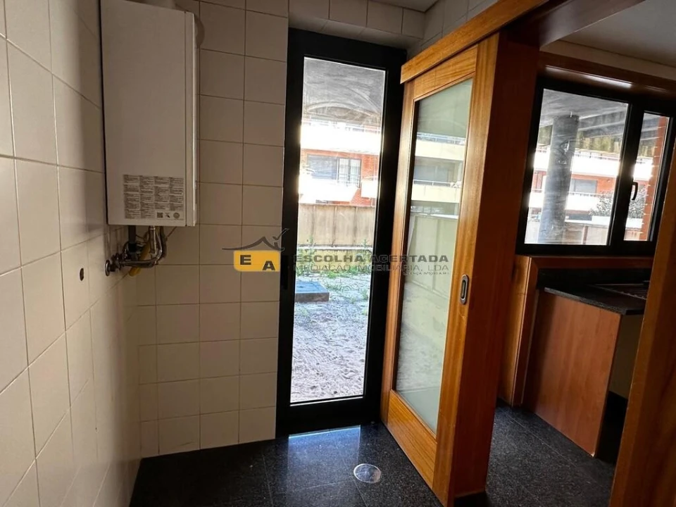 Apartamento T5 para Venda em Paranhos Foto 28