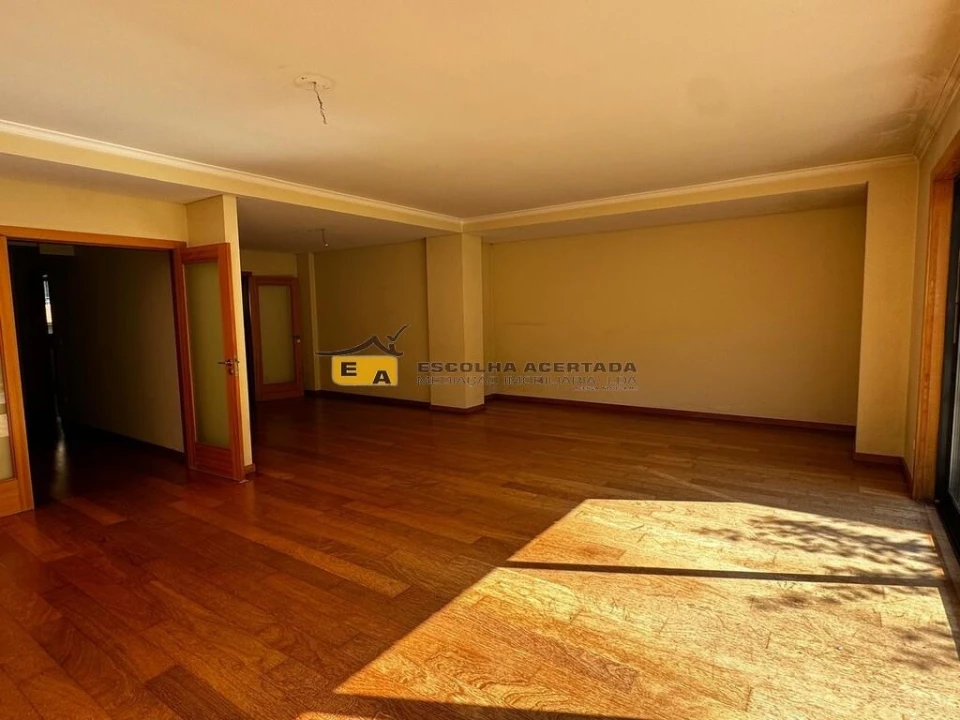 Apartamento T5 para Venda em Paranhos Foto 8