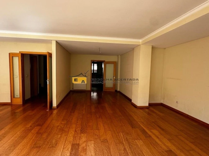 Apartamento T5 para Venda em Paranhos Foto 7