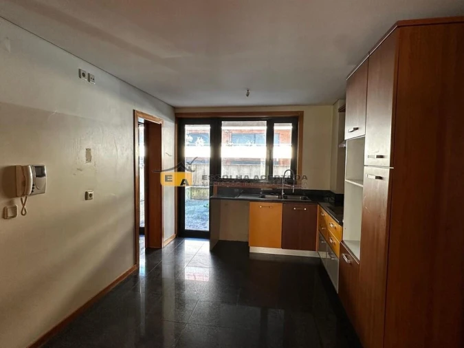 Apartamento T5 para Venda em Paranhos Foto 6
