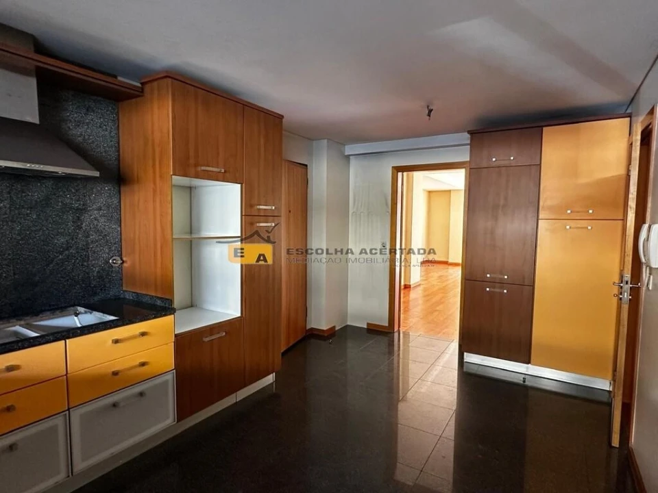 Apartamento T5 para Venda em Paranhos Foto 13