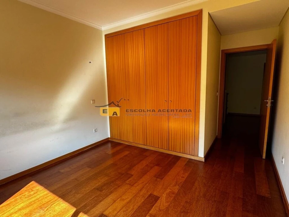 Apartamento T5 para Venda em Paranhos Foto 22