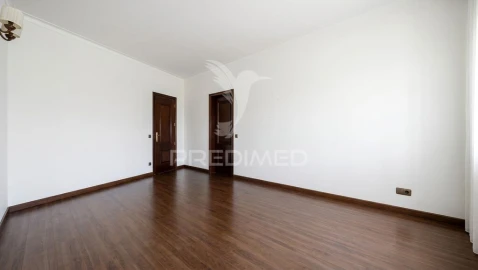 Moradia T5 para Venda em Meirinhas