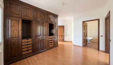Moradia T5 para Venda em Meirinhas