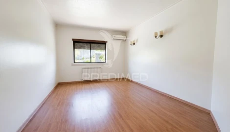 Moradia T5 para Venda em Meirinhas