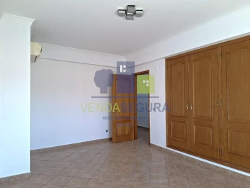 Moradia T4 para Venda em Almodôvar e Graça dos Padrões