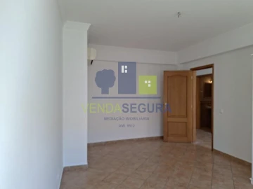 Moradia T4 para Venda em Almodôvar e Graça dos Padrões