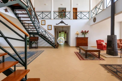 Quinta T6 para Venda em Igreja Nova e Cheleiros