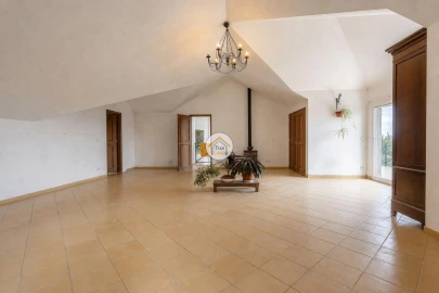 Quinta T6 para Venda em Igreja Nova e Cheleiros