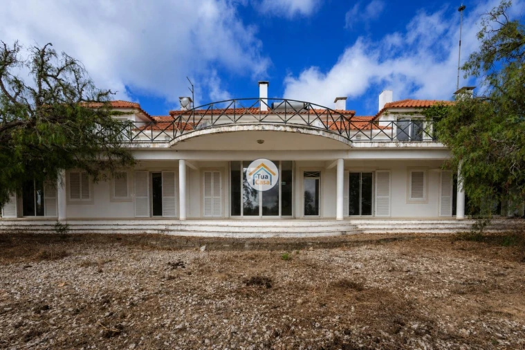 Quinta T6 para Venda em Igreja Nova e Cheleiros Foto 2