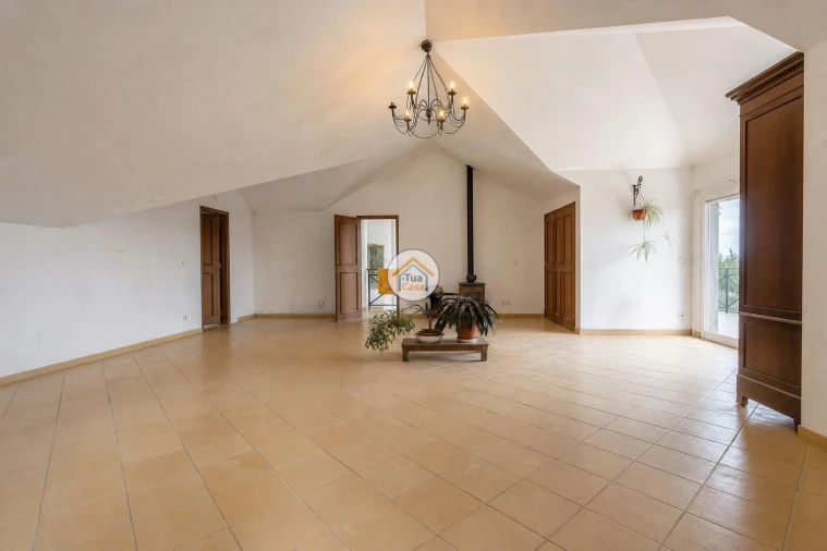 Quinta T6 para Venda em Igreja Nova e Cheleiros Foto 35