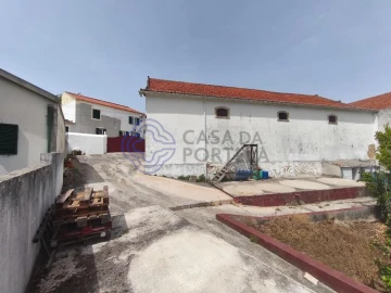 Armazém para Venda em Carvoeira e Carmões
