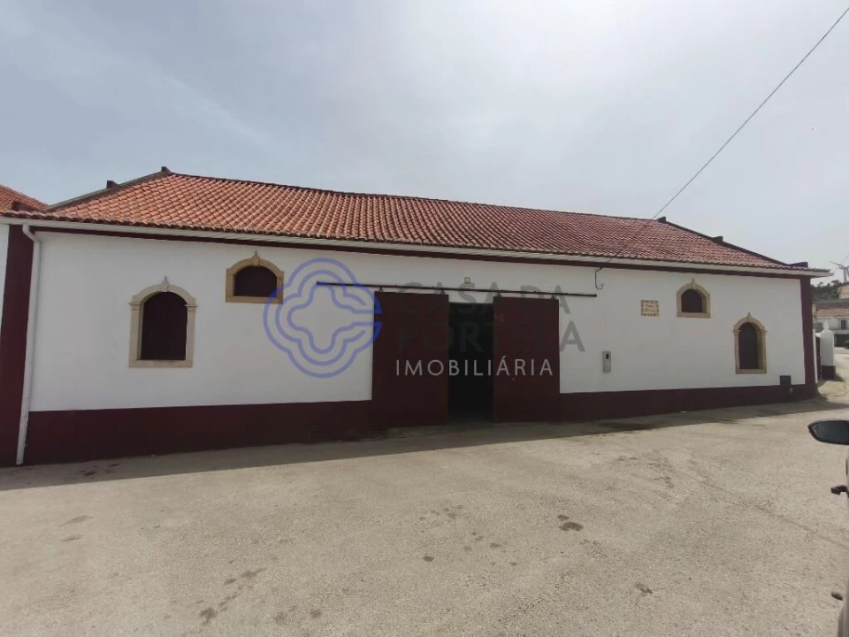 Armazém para Venda em Carvoeira e Carmões Foto 1