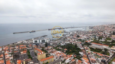 Moradia T3 para Venda em Ponta Delgada (São Pedro)
