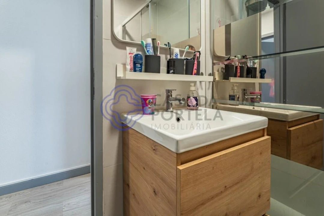 Apartamento T3 para Venda em Vilar de Andorinho Foto 14
