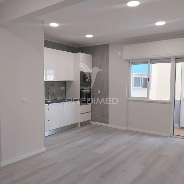 Apartamento T1 para Venda em Venteira Foto 2