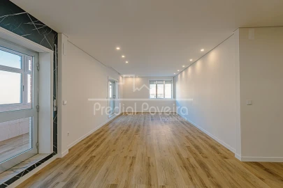 Apartamento T4 para Venda em Póvoa de Varzim, Beiriz e Argivai