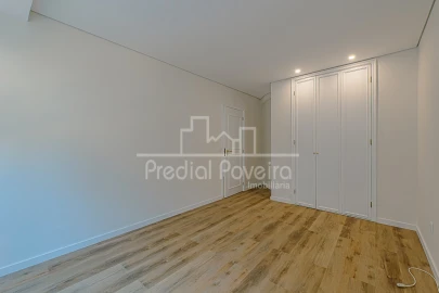 Apartamento T4 para Venda em Póvoa de Varzim, Beiriz e Argivai