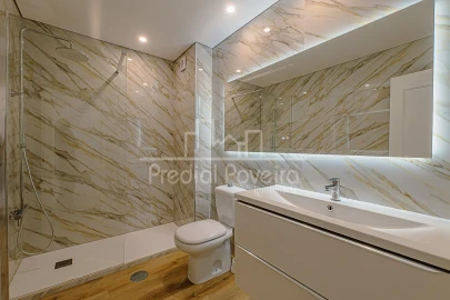 Apartamento T4 para Venda em Póvoa de Varzim, Beiriz e Argivai
