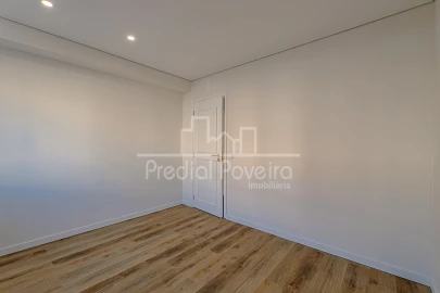 Apartamento T4 para Venda em Póvoa de Varzim, Beiriz e Argivai