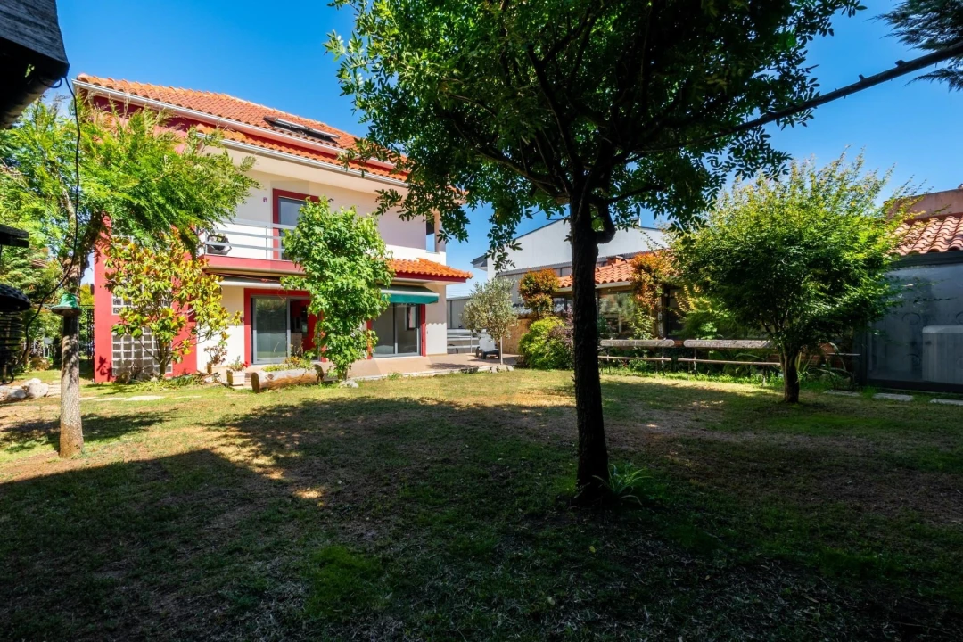 Moradia T3 para Venda em Queluz e Belas Foto 1