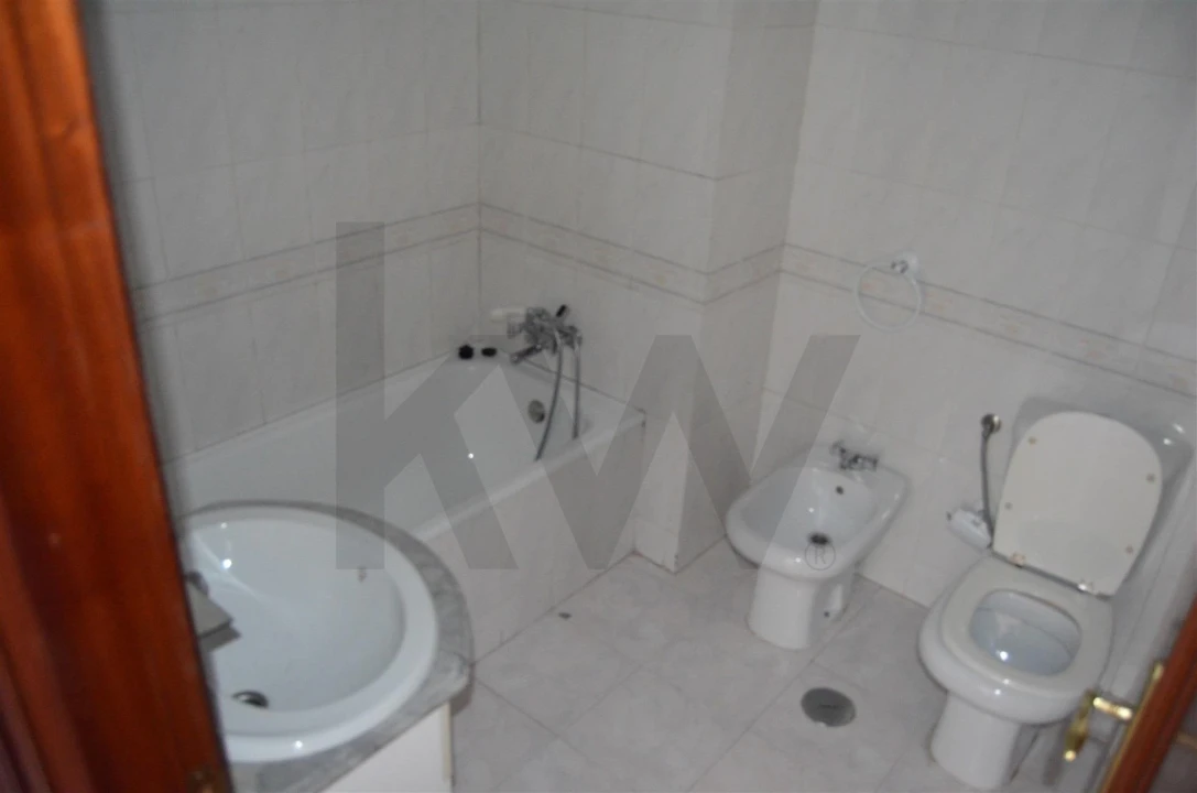 Apartamento T2 para Venda em Cabeça Santa Foto 29