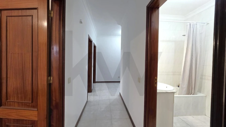 Apartamento T2 para Venda em Cabeça Santa Foto 14