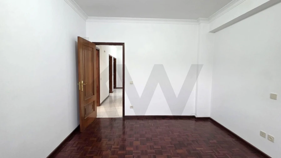 Apartamento T2 para Venda em Cabeça Santa Foto 16