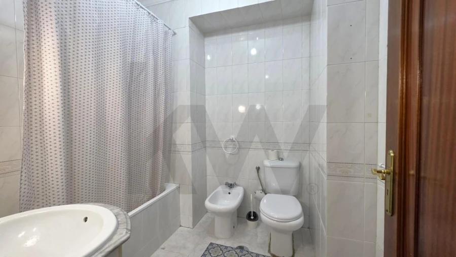 Apartamento T2 para Venda em Cabeça Santa Foto 24