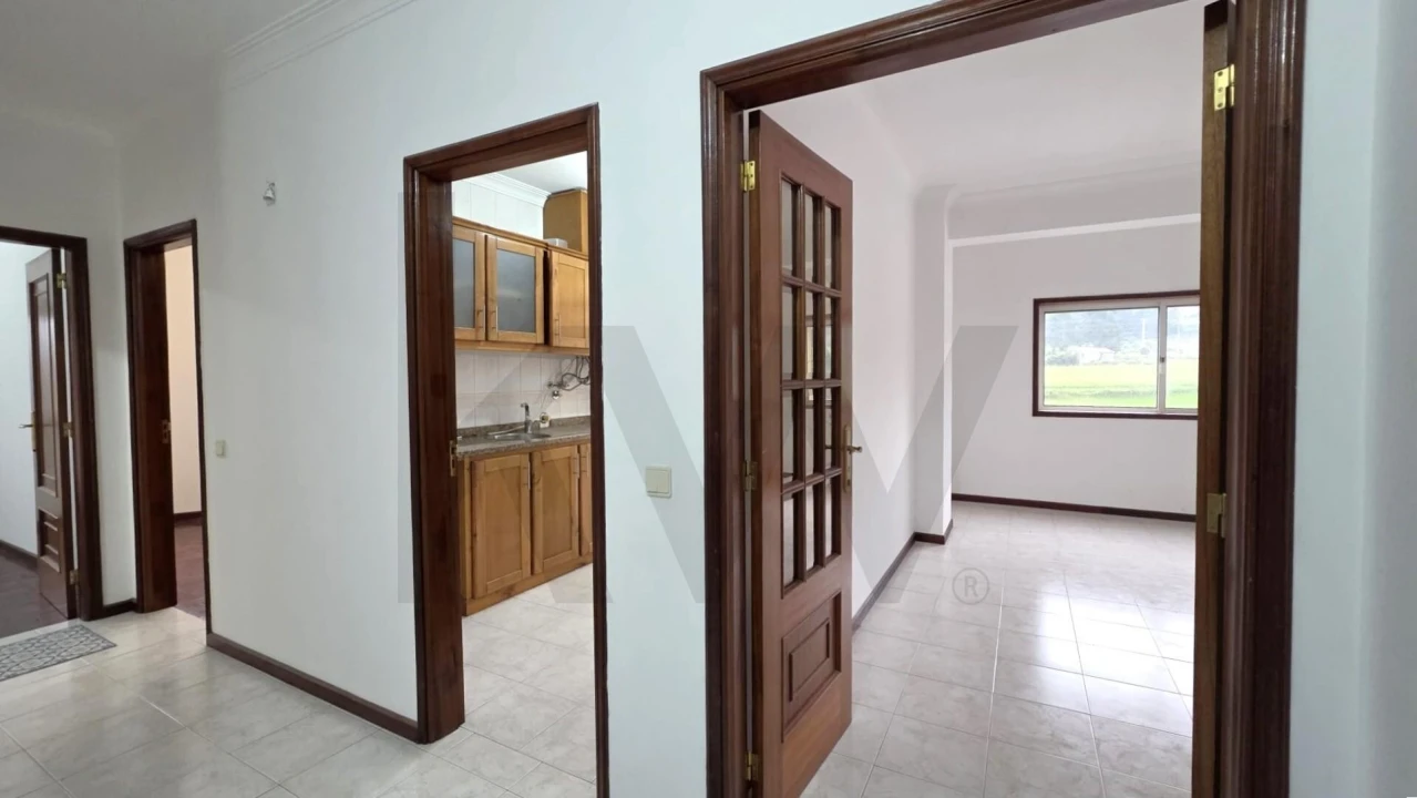 Apartamento T2 para Venda em Cabeça Santa Foto 11