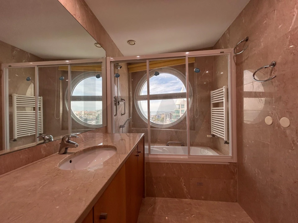 Apartamento T2 para Arrendamento em Olivais Foto 6