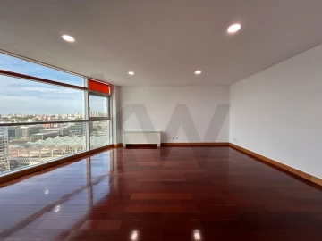 Apartamento T2 para Arrendamento em Olivais