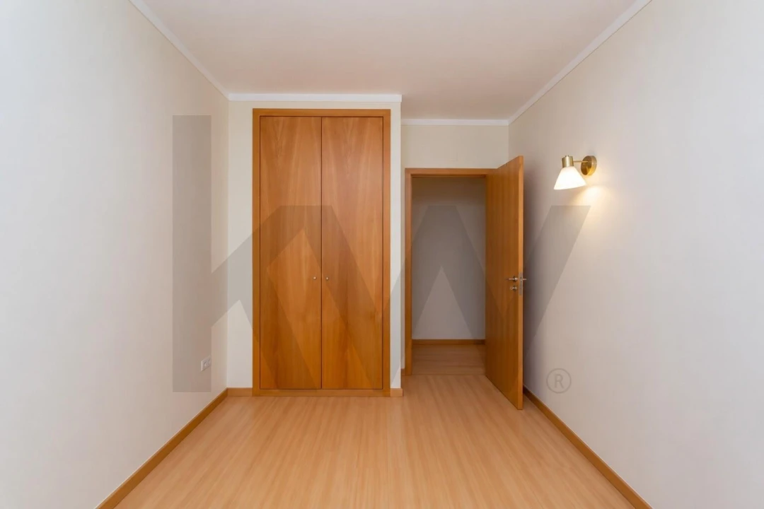 Apartamento T2 para Arrendamento em Lumiar Foto 5