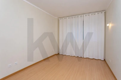 Apartamento T2 para Arrendamento em Lumiar