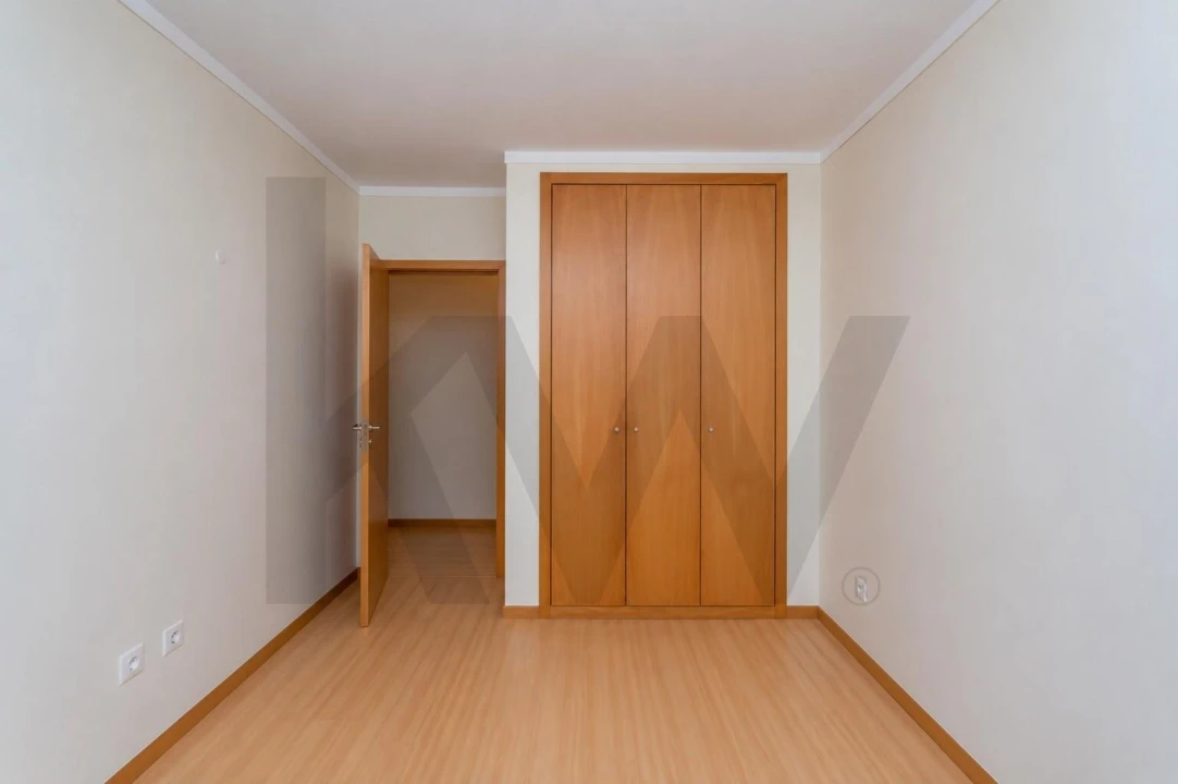 Apartamento T2 para Arrendamento em Lumiar Foto 6