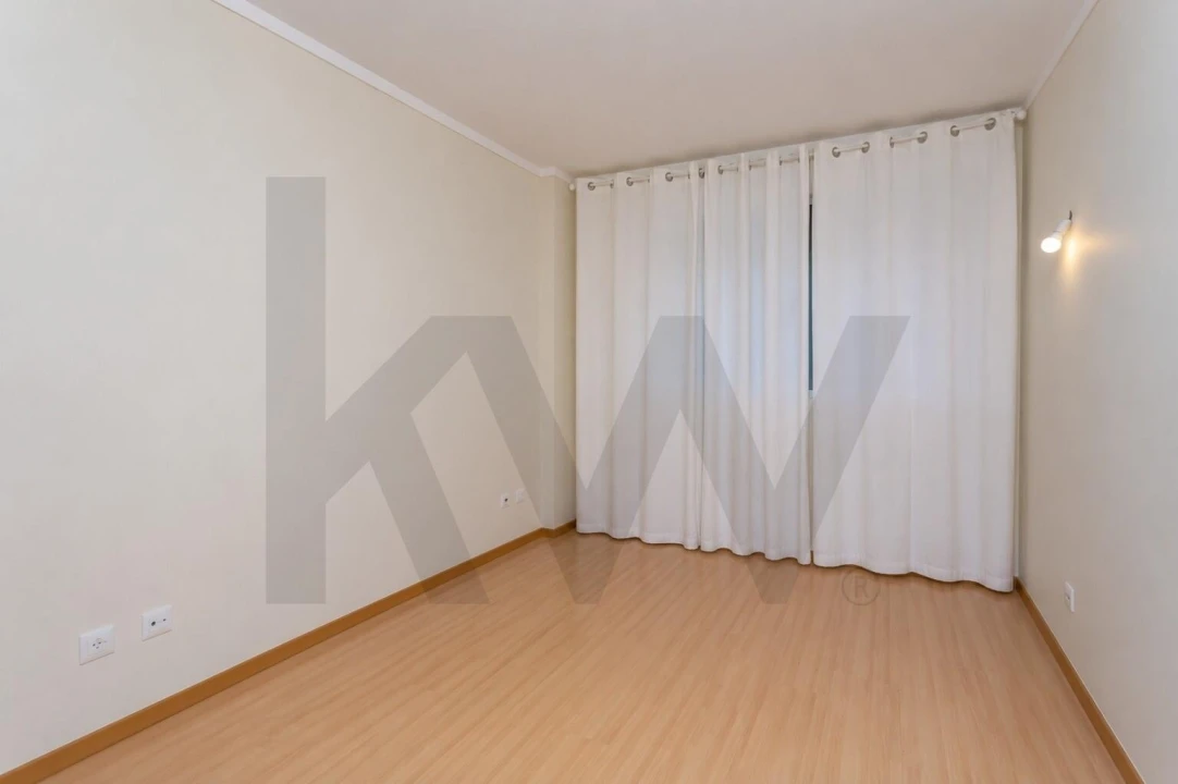Apartamento T2 para Arrendamento em Lumiar Foto 8