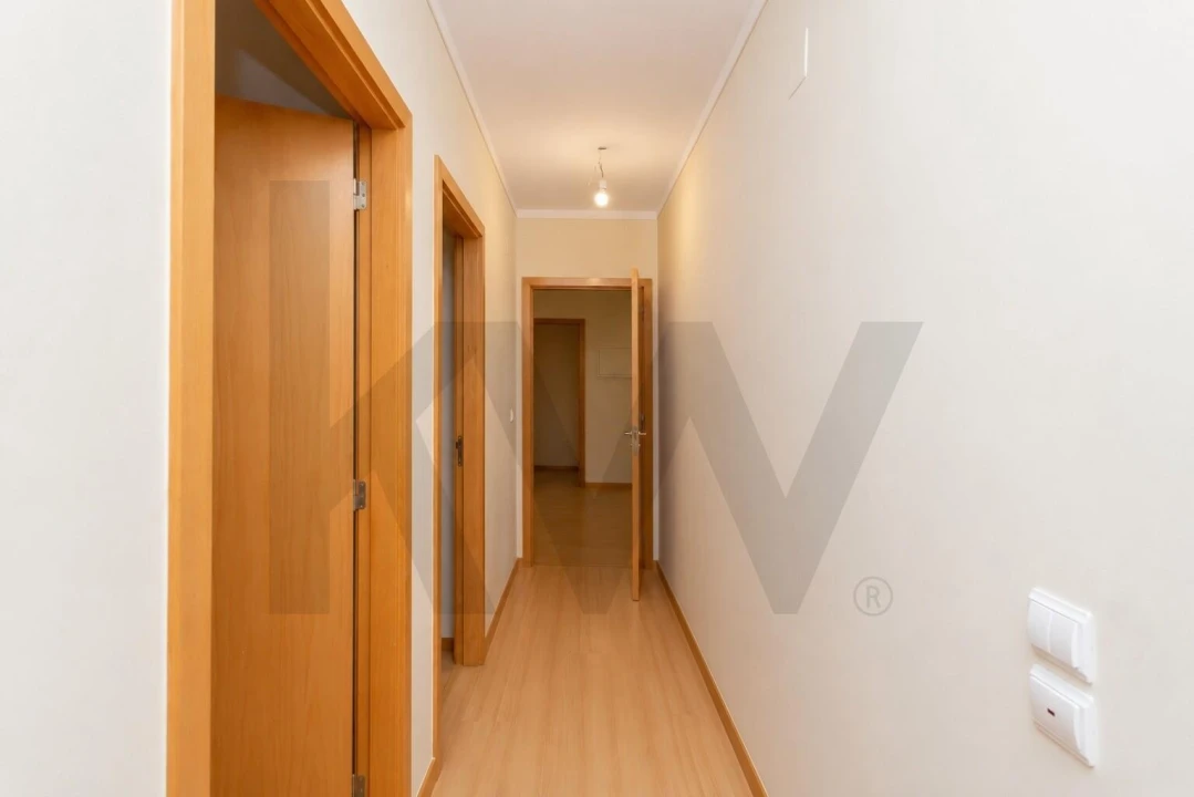 Apartamento T2 para Arrendamento em Lumiar Foto 3