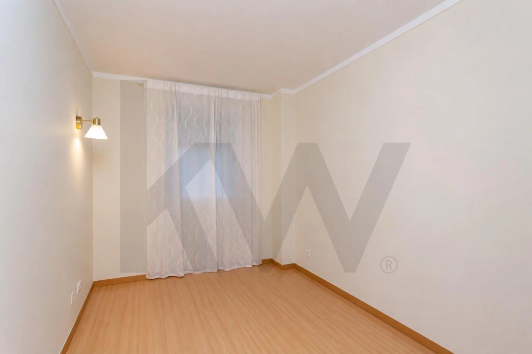 Apartamento T2 para Arrendamento em Lumiar Foto 4