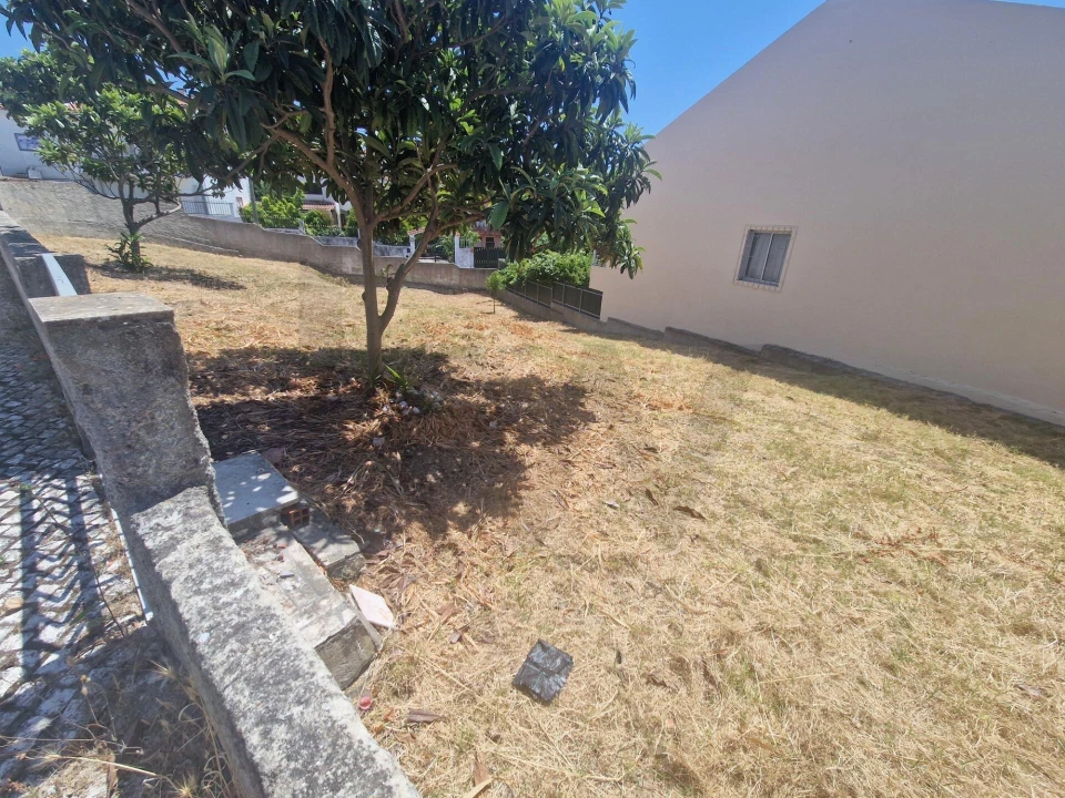 Terreno para Venda em Charneca de Caparica e Sobreda Foto 3
