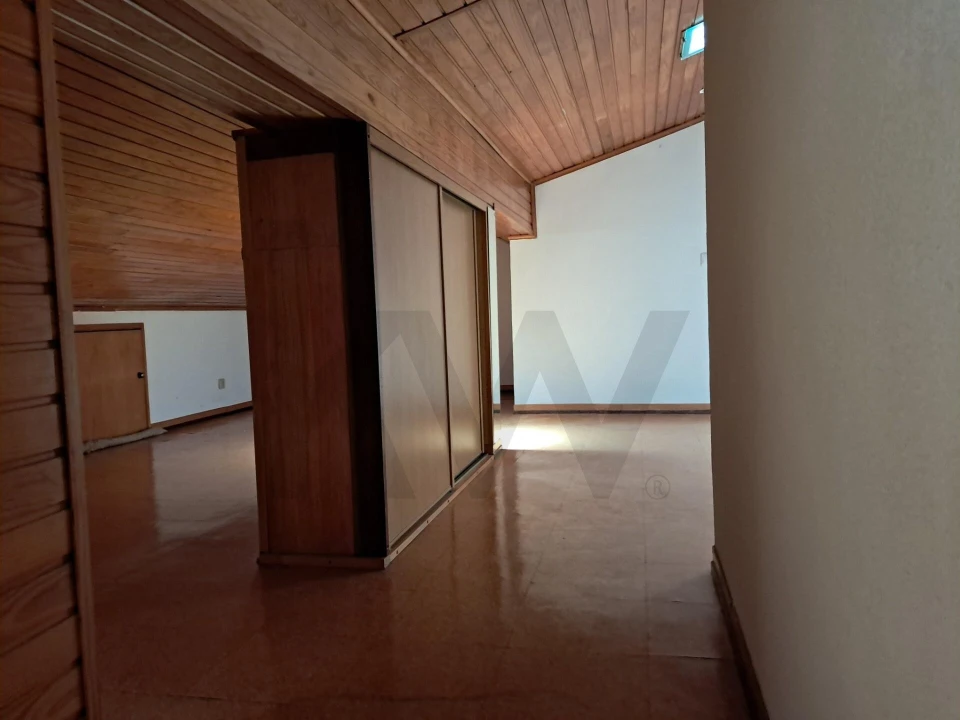 Apartamento T2 para Venda em Porto Salvo Foto 22