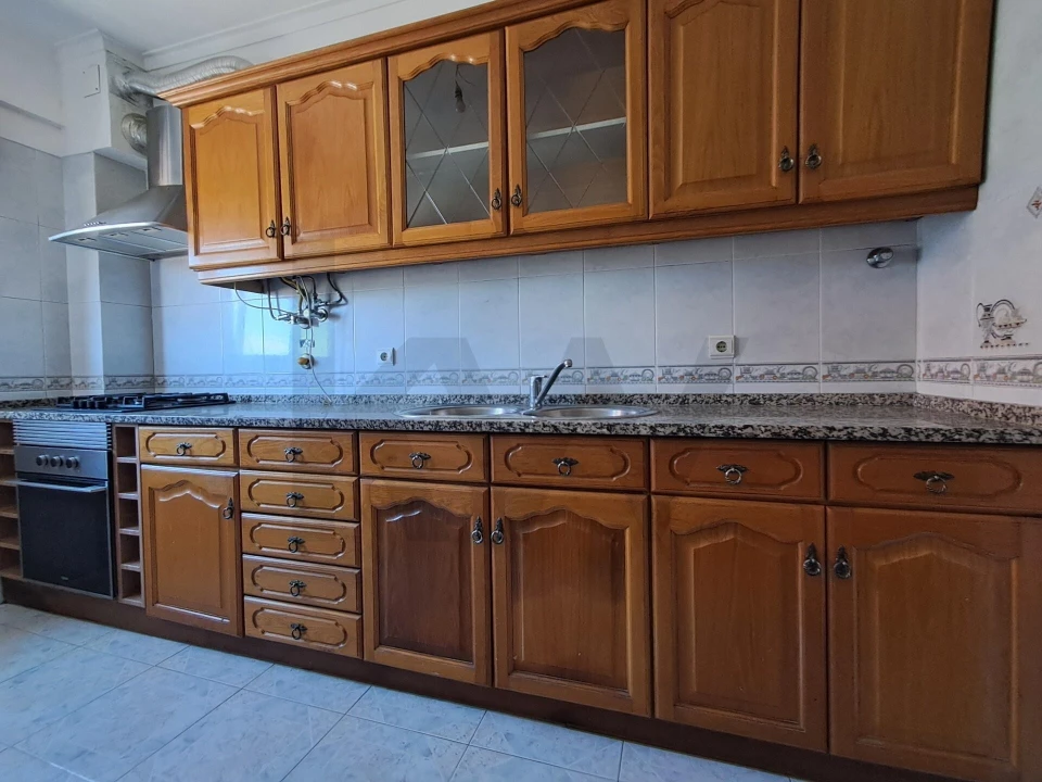 Apartamento T2 para Venda em Porto Salvo Foto 4