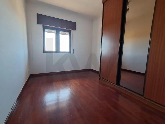 Apartamento T2 para Venda em Porto Salvo Foto 16