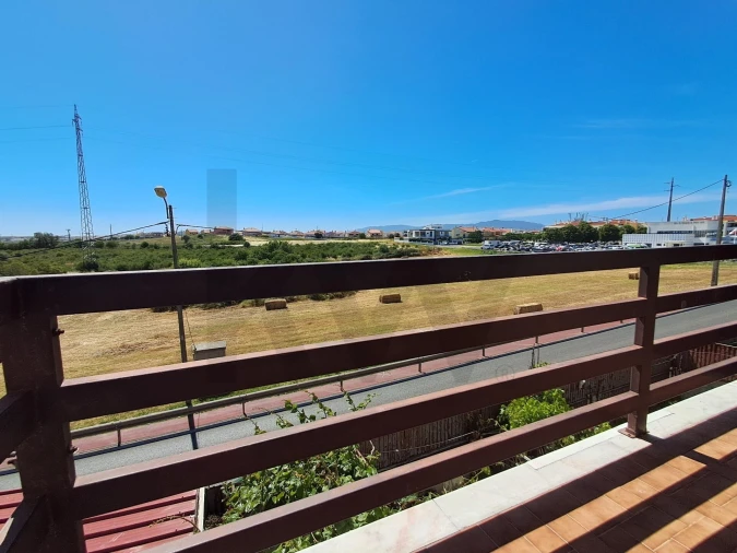 Apartamento T2 para Venda em Porto Salvo Foto 12
