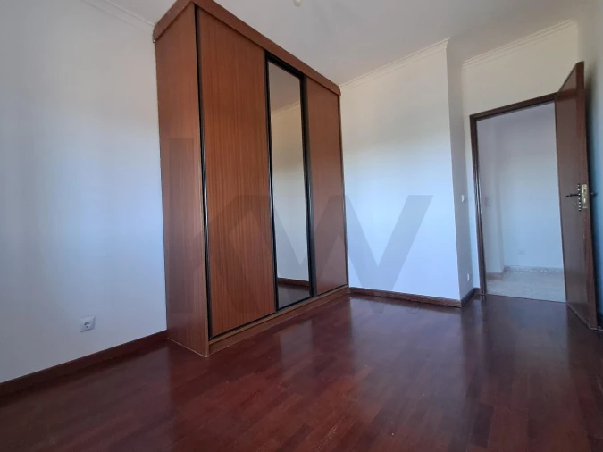 Apartamento T2 para Venda em Porto Salvo Foto 17